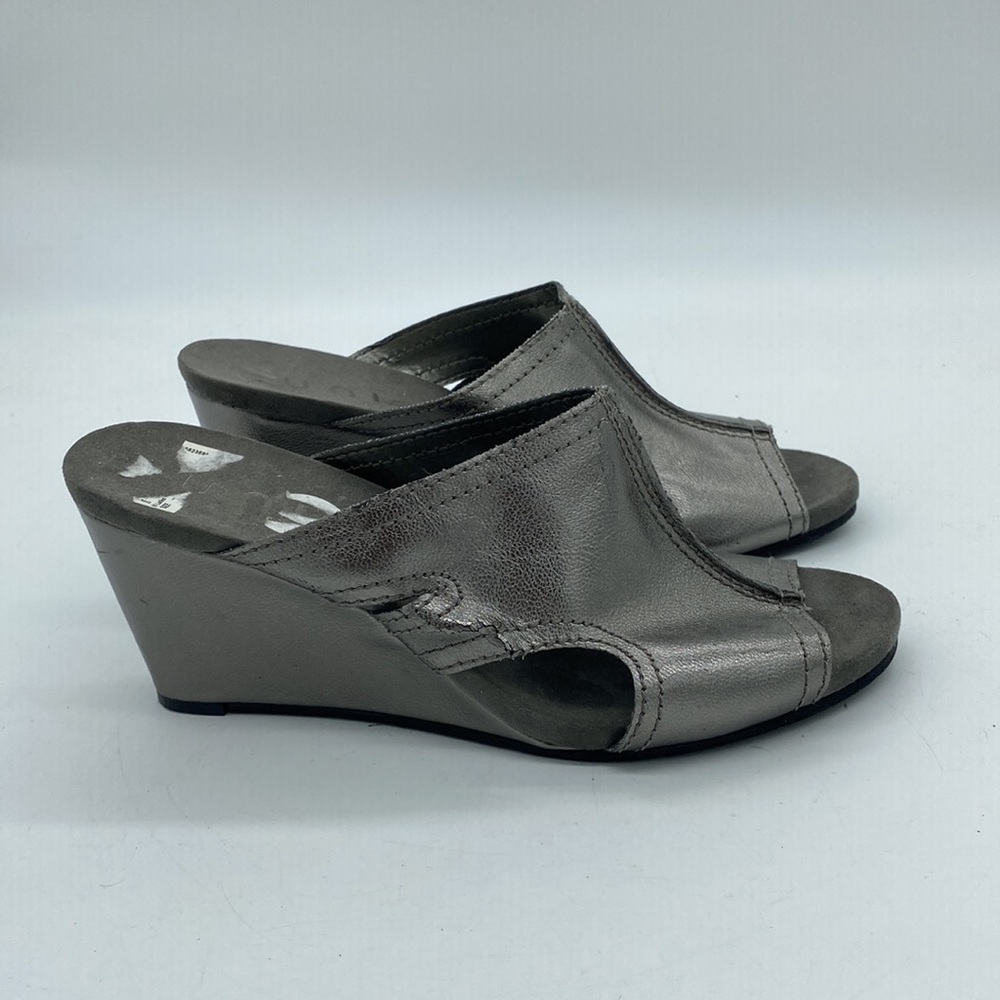 Unisa Babs Slip On Sandals Wedges Silver Womens Size 6 M